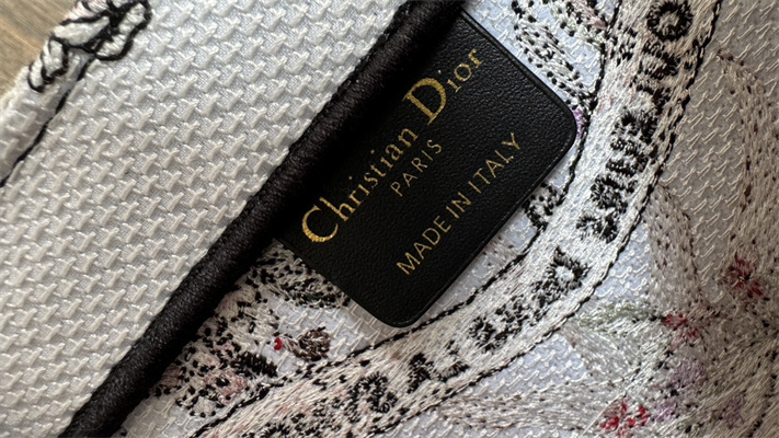 CD Medium Book Tote Ecru Multicolor Di.or 4 Saisons Printemps Soleil Embroidery