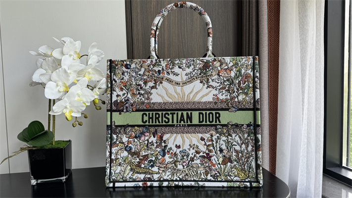 CD Large Book Tote Ecru Multicolor Di.or 4 Saisons Automne Soleil Embroidery