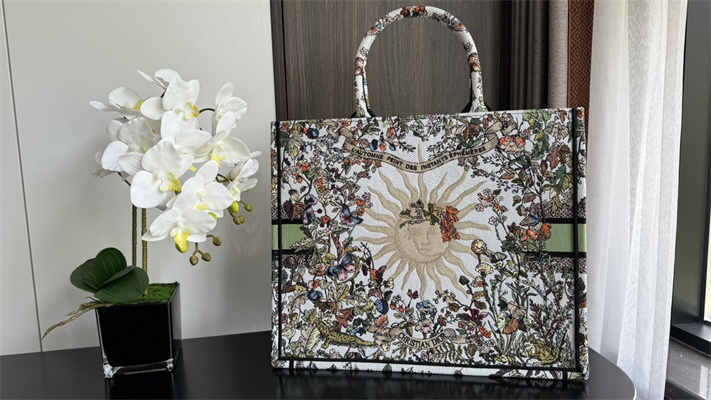 CD Large Book Tote Ecru Multicolor Di.or 4 Saisons Automne Soleil Embroidery