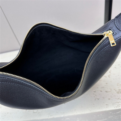 Celine Medium Heloise  Bag Cuir Triomphe In Supple Calfskin Black