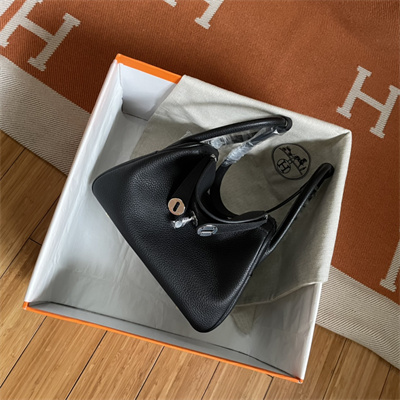 Lindy Bag Taurillon Clemence Leather 26/30CM Silver Tone Metal In Black Color HS