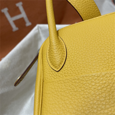 Lindy Bag Taurillon Clemence Leather 26/30CM Gold Tone Metal In Jaune Amber Color HS