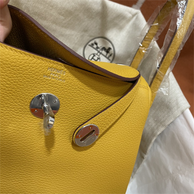Lindy Bag Taurillon Clemence Leather 26/30CM Silver Tone Metal In Jaune Amber Color HS