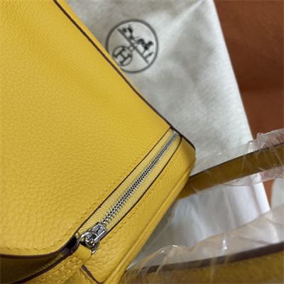 Lindy Bag Taurillon Clemence Leather 26/30CM Silver Tone Metal In Jaune Amber Color HS