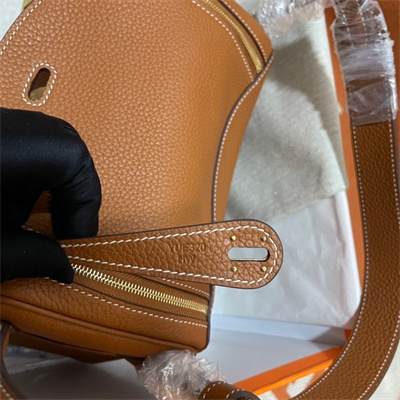 Lindy Bag Taurillon Clemence Leather 26/30CM Gold Tone Metal In Gold Color HS