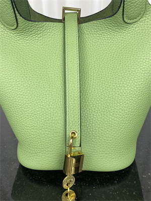 Picotin Lock Bag Taurillon Clemence Leather 18/22CM Gold/Silver Tone Metal In Vert Criquet Color HS