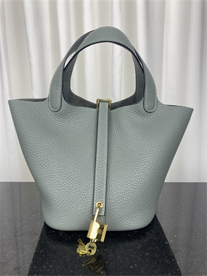Picotin Lock Bag Taurillon Clemence Leather 18/22CM Gold/Silver Tone Metal In Vert Amande Color HS