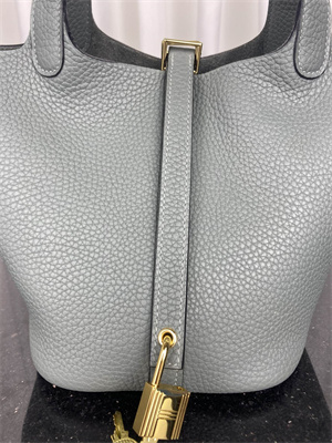 Picotin Lock Bag Taurillon Clemence Leather 18/22CM Gold/Silver Tone Metal In Vert Amande Color HS