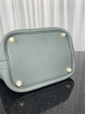 Picotin Lock Bag Taurillon Clemence Leather 18/22CM Gold/Silver Tone Metal In Vert Amande Color HS