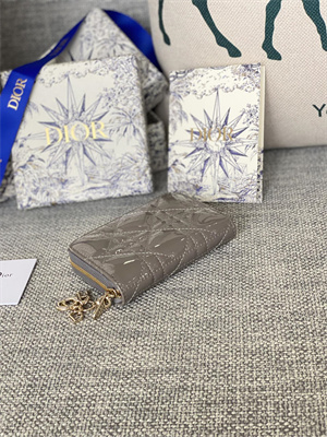 CD  Voyageur Small  Coin Purse Supple Cannage Patent Calfskin Grey S0985