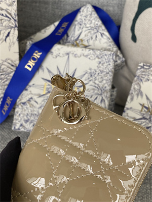 CD  Voyageur Small Coin Purse Supple Cannage Patent Calfskin Beige S0985