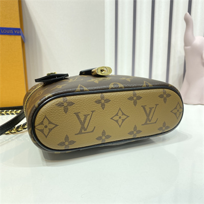 L.V Vanity Chain Pouch In Monogram Canvas M47125