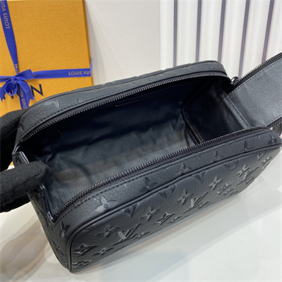 L.V Toilet Dopp Kit Pouch Taurillon Monogram Black M59478