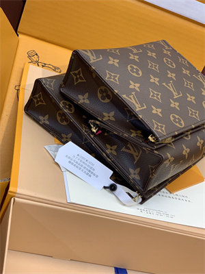 L.V Trio Toilet Pouch Monogram Canvas M47195