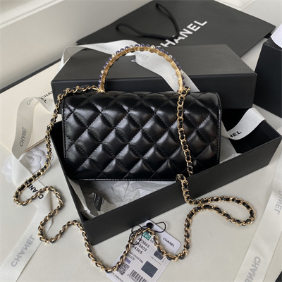 Cha.nel Clutch With Chain Shiny Crumpled Lambskin, Imitation Pearls & Gold-Tone Metal Black AP3803