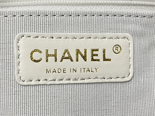 Chanel Hobo Handbag Shiny calfskin Gold Tone Metal White AS4743