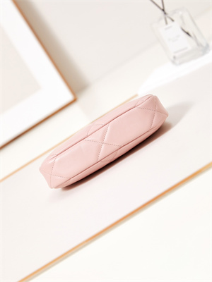 CHANEL 19 CLUTCH WITH CHAIN Shiny Lambskin, Gold-Tone, Silver-Tone & Ruthenium-Finish Metal Pink AP3763