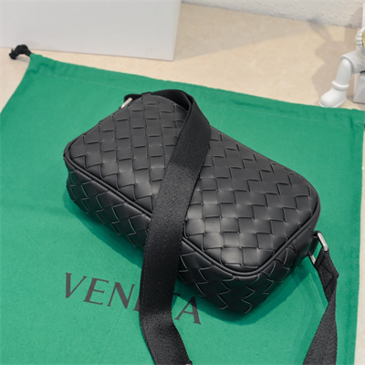 BV Small Intrecciato Camera Bag Calfskin Black