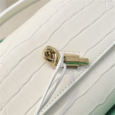 BV Long Clutch Andiamo With Handle In Crococile Leather White