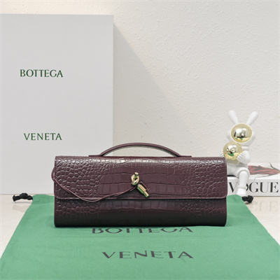 BV Long Clutch Andiamo With Handle In Crococile Leather Barolo
