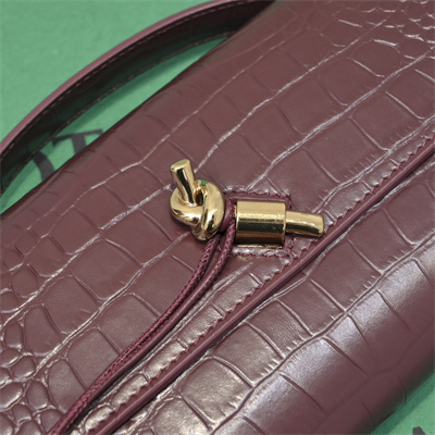 BV Long Clutch Andiamo With Handle In Crococile Leather Barolo