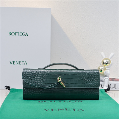 BV Long Clutch Andiamo With Handle In Crococile Leather Emerald Green