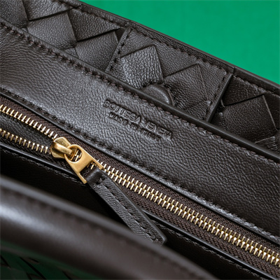 BV Small Andiamo Top handle bag With Chain Lambskin Leather Fondant