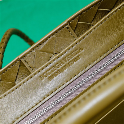 BV Small Andiamo Top handle bag Lambskin Leather Dk Praline