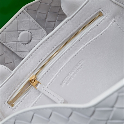 BV East West Andiamo Top handle bag Lambskin Leather White