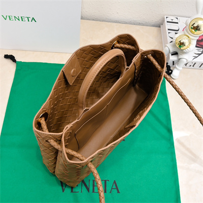 BV East West Andiamo Top handle bag Lambskin Leather Cognac