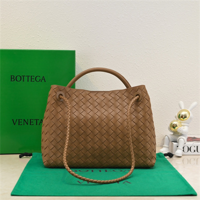 BV Medium Andiamo Top handle bag Lambskin Leather Cognac