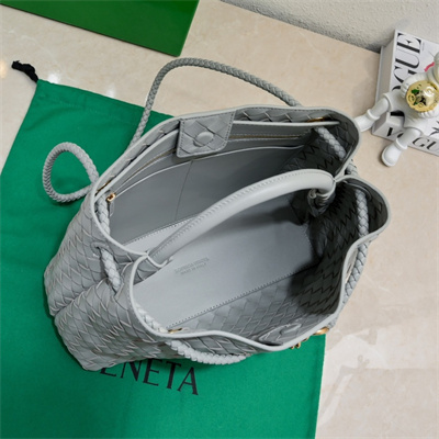 BV Medium Andiamo Top handle bag Lambskin Leather Agate Grey