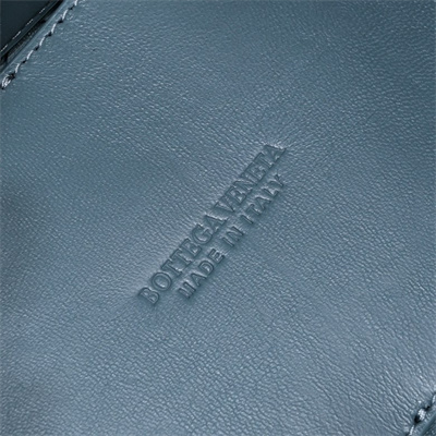 BV Medium Andiamo Top handle bag Lambskin Leather Slate Grey