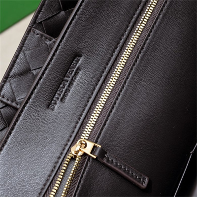 BV Large Andiamo Top handle bag Lambskin Leather Fondant