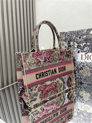CD Medium Dioriviera Dior Book Tote Raffia with Aquamarina Toile de Jouy Sauvage Embroidery Pink
