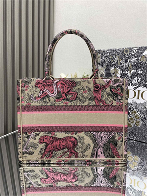 CD Medium Dioriviera Dior Book Tote Raffia with Aquamarina Toile de Jouy Sauvage Embroidery Pink