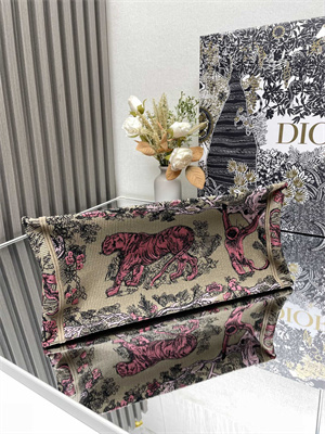 CD Medium Dioriviera Dior Book Tote Raffia with Aquamarina Toile de Jouy Sauvage Embroidery Pink