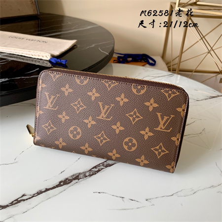 LV  Zippy Organiser In Monogram Canvas M62581
