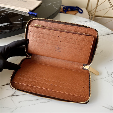 LV  Zippy Organiser In Monogram Canvas M62581