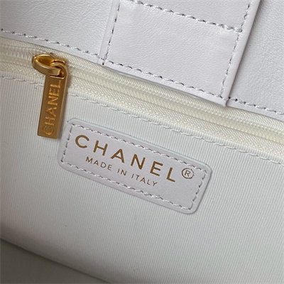 Chanel Hobo Chain Shoulder Bag Calfskin Gold Tone Metal White AS4532