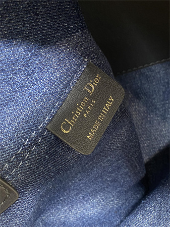 CD Medium Dior Toujours Bag Blue Denim Dior Oblique Jacquard