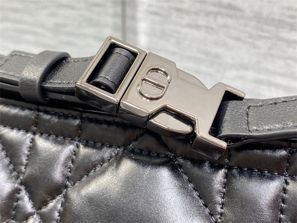 CD Medium DiorTravel Nomad Pouch Black Macrocannage Calfskin