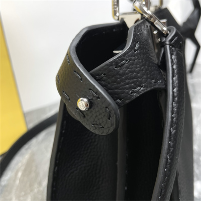 Fen.di Peekaboo ISeeU Small Cuoio Romano leatherSelleria bag with 556 hand-sewn topstitches