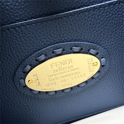 Fen.di Peekaboo ISeeU Small Cuoio Romano leatherSelleria bag with 556 hand-sewn topstitches