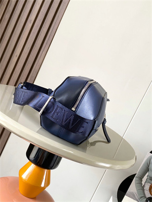 Loewe Convertible Sling in classic calfskin