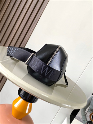 Loewe Convertible Sling in classic calfskin