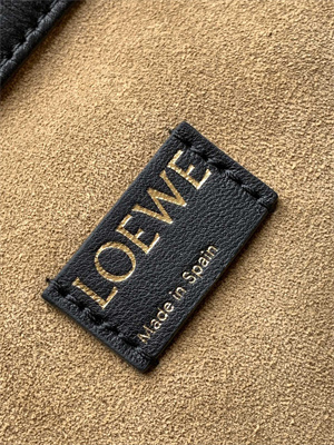 Loewe Medium Flamenco Purse in  Mellow nappa Lambskin