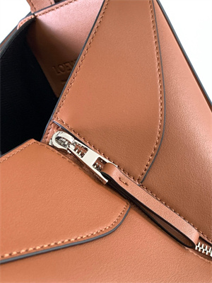Loewe Compact Hammock bag in Classic calfskin