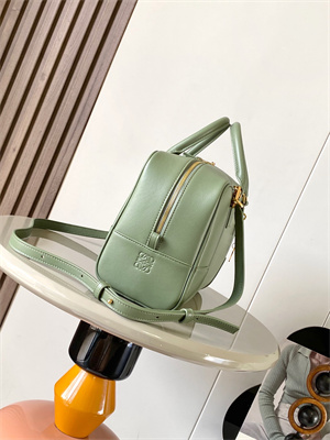 Loewe Amazona 28 Bag In Nappa Calfskin Green