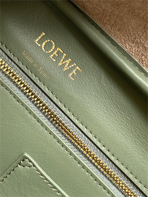 Loewe Amazona 28 Bag In Nappa Calfskin Green